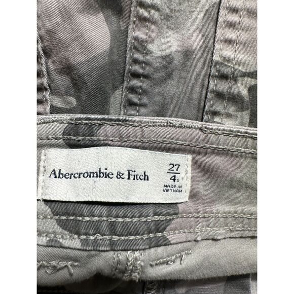 Abercrombie and Fitch Camo Cargo Jeans Size 4S - Picture 4 of 4